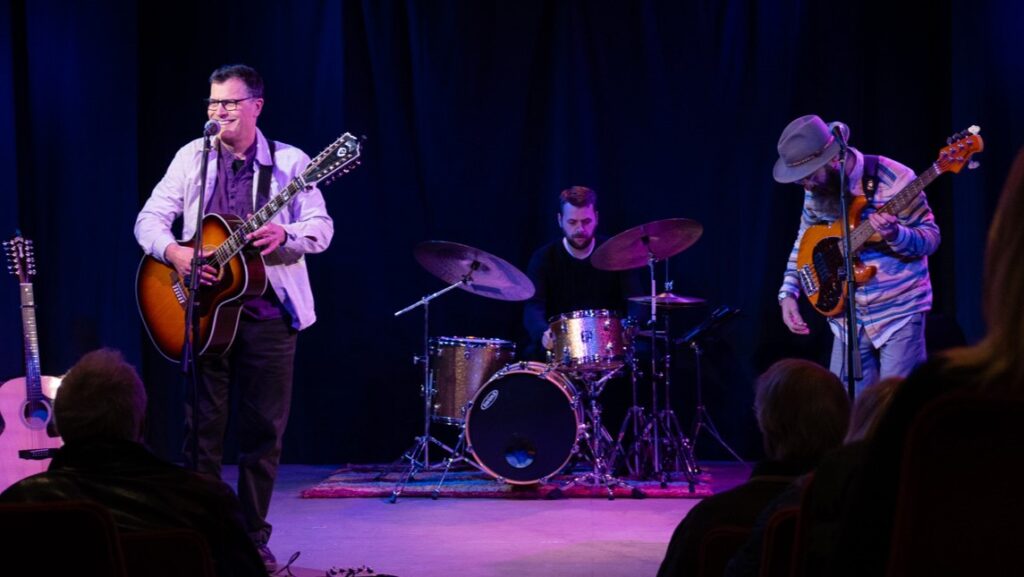 Ian Roland - full band - Promo shot
